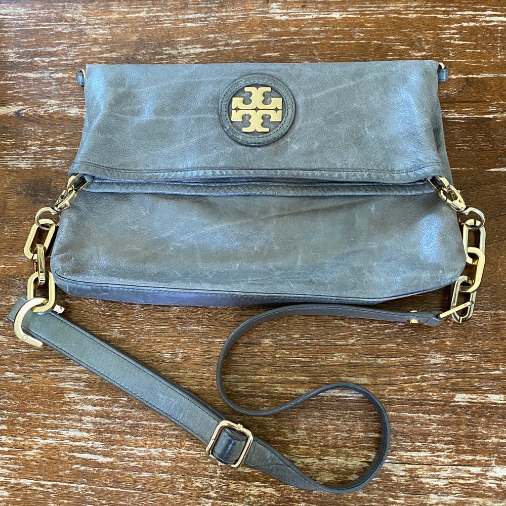 Authentic Tory Burch crossbody purse/clutch.